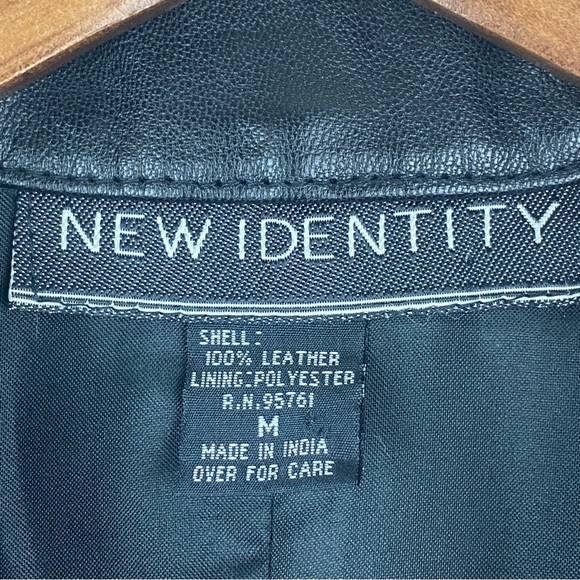 New Identity size Medium Women’s Black Leather Full Zip Vest - Picture 4 of 6